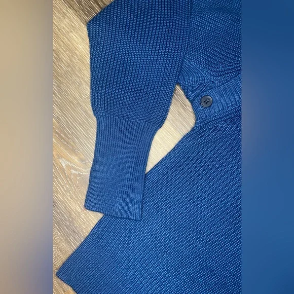 NWT VHNY WOMENS OVERSIZED SWEATER WITH REMOVABLE SLEEVES SIZE L/XL IN BLUE - Picture 3 of 9